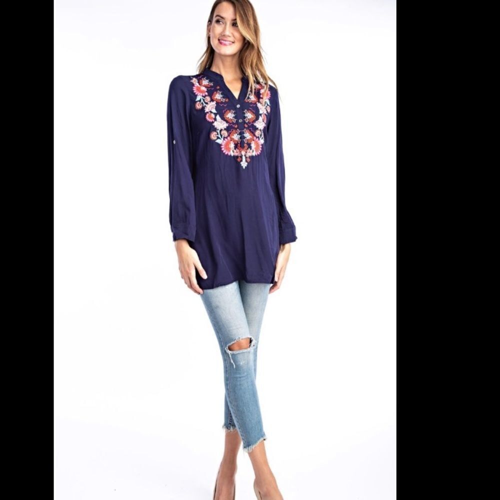 NWT Solitaire Boho embroidered tunic. Med